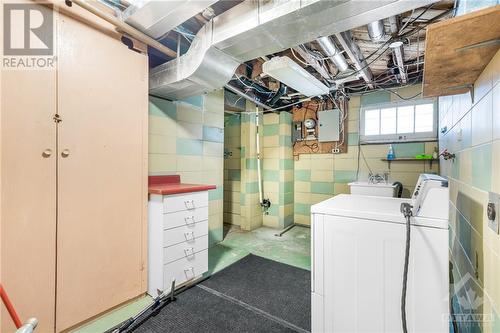 1352 Dorchester Avenue, Ottawa, ON - Indoor Photo Showing Laundry Room