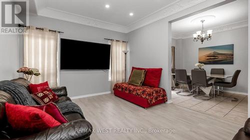 47 Flurry Circle, Brampton, ON - Indoor Photo Showing Living Room