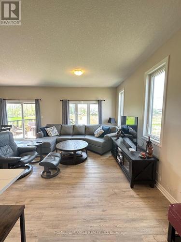248 Heritage Park Drive, Greater Napanee, ON - Indoor Photo Showing Living Room