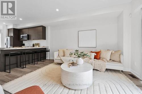 17 Markle Crescent, Hamilton, ON - Indoor Photo Showing Living Room