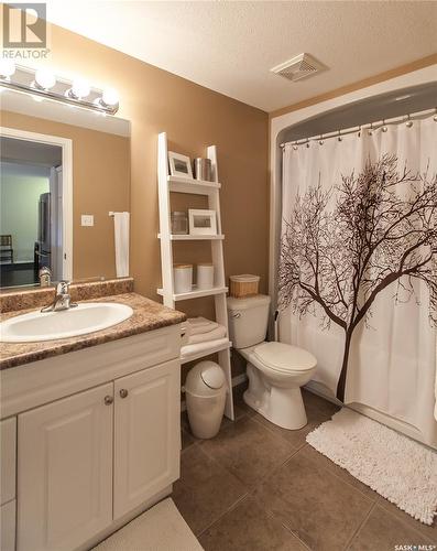 105 586 River Street E, Prince Albert, SK - Indoor Photo Showing Bathroom