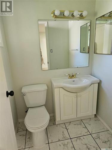 1450 East Heights, Saskatoon, SK - Indoor Photo Showing Bathroom