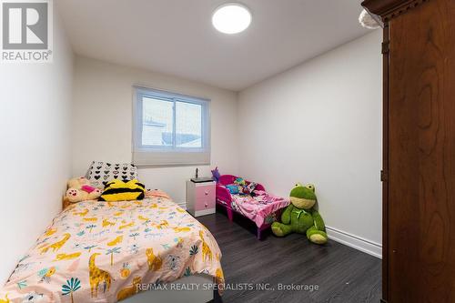 21 Parkend Avenue, Brampton, ON - Indoor Photo Showing Bedroom
