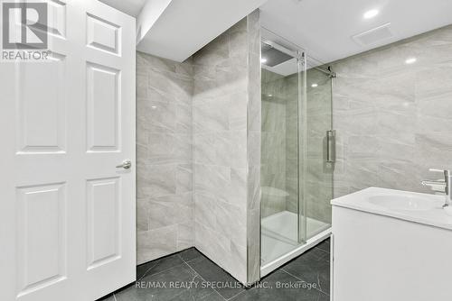 21 Parkend Avenue, Brampton, ON - Indoor Photo Showing Bathroom