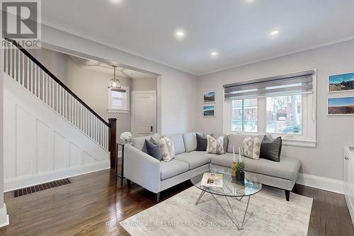 32 Belvidere Avenue, Toronto, ON - Indoor Photo Showing Living Room