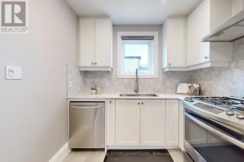 32 Belvidere Avenue, Toronto, ON - Indoor Photo Showing Kitchen With Upgraded Kitchen