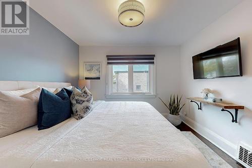 32 Belvidere Avenue, Toronto, ON - Indoor Photo Showing Bedroom