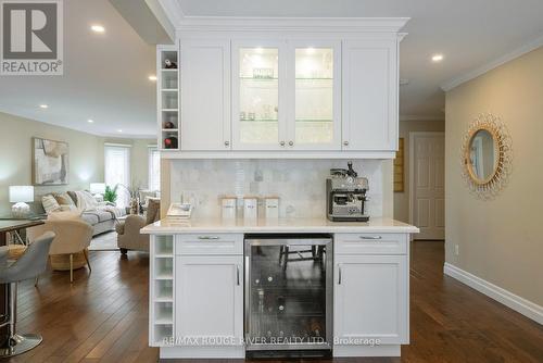 1102 Wildrose Crescent, Pickering, ON - Indoor Photo Showing Kitchen With Upgraded Kitchen