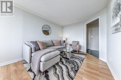 1702 - 400 Mclevin Avenue, Toronto, ON - Indoor Photo Showing Living Room