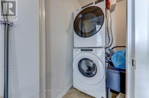 1702 - 400 Mclevin Avenue, Toronto, ON - Indoor Photo Showing Laundry Room