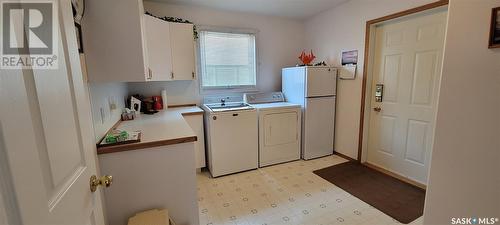 211 2Nd Avenue E, Unity, SK - Indoor Photo Showing Laundry Room