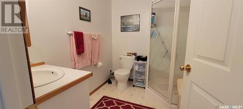211 2Nd Avenue E, Unity, SK - Indoor Photo Showing Bathroom