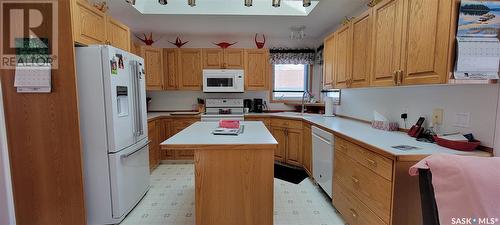 211 2Nd Avenue E, Unity, SK - Indoor Photo Showing Kitchen