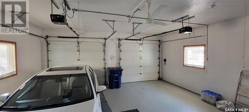 211 2Nd Avenue E, Unity, SK - Indoor Photo Showing Garage