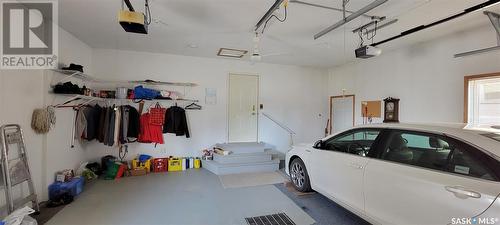 211 2Nd Avenue E, Unity, SK - Indoor Photo Showing Garage