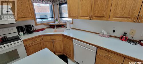 211 2Nd Avenue E, Unity, SK - Indoor Photo Showing Kitchen