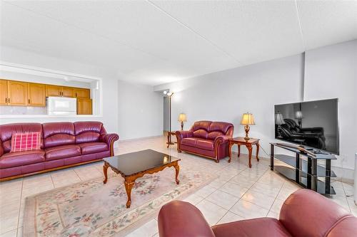 99 Donn Avenue|Unit #208, Hamilton, ON - Indoor Photo Showing Living Room