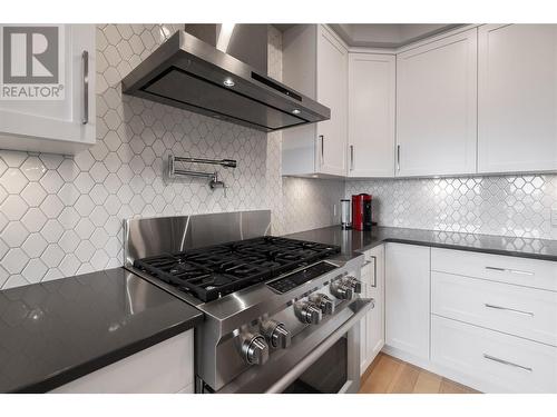 2161 Upper Sundance Drive Unit# 24, West Kelowna, BC - Indoor Photo Showing Kitchen With Upgraded Kitchen