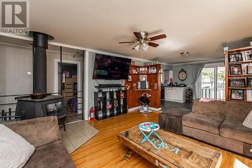 7545 Pooley Road, Prince George, BC - Indoor Photo Showing Living Room