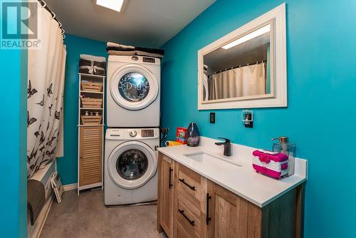 7545 Pooley Road, Prince George, BC - Indoor Photo Showing Laundry Room