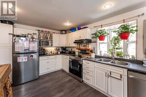 7545 Pooley Road, Prince George, BC - Indoor Photo Showing Kitchen With Double Sink