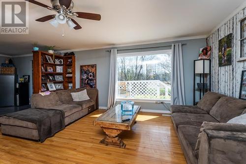 7545 Pooley Road, Prince George, BC - Indoor Photo Showing Living Room