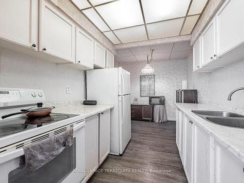 505-3420 Eglinton Ave E, Toronto, ON - Indoor Photo Showing Kitchen With Double Sink
