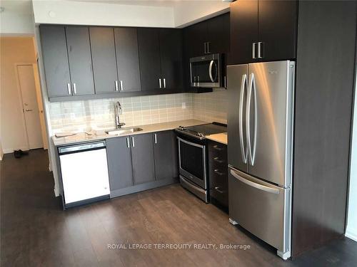 2602-7895 Jane St, Vaughan, ON - Indoor Photo Showing Kitchen With Upgraded Kitchen