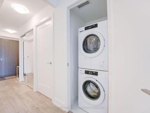 527-5 Mabelle Ave, Toronto, ON - Indoor Photo Showing Laundry Room