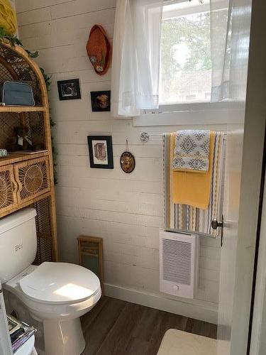 196 Wasagaming Drive, Clear Lake, MB - Indoor Photo Showing Bathroom