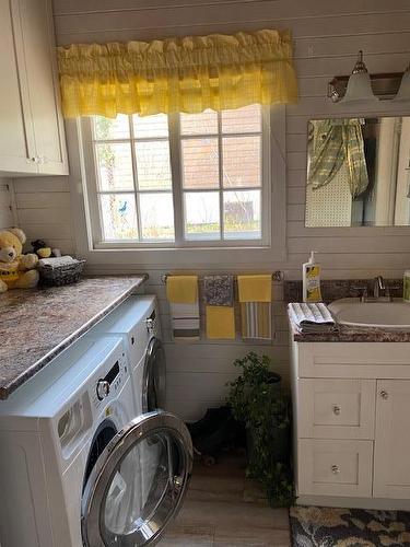 196 Wasagaming Drive, Clear Lake, MB - Indoor Photo Showing Laundry Room