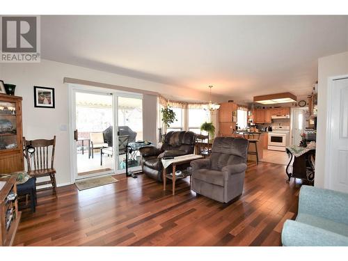 536-537 Loon Avenue, Vernon, BC - Indoor Photo Showing Living Room