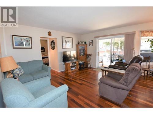 536-537 Loon Avenue, Vernon, BC - Indoor Photo Showing Living Room