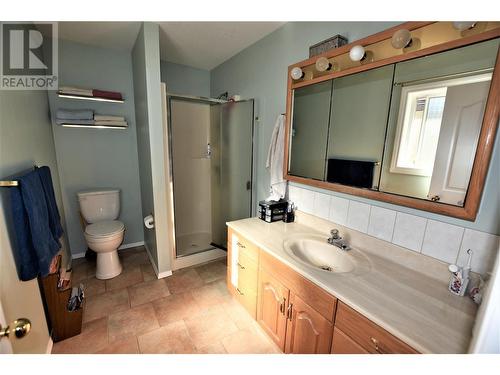 536-537 Loon Avenue, Vernon, BC - Indoor Photo Showing Bathroom