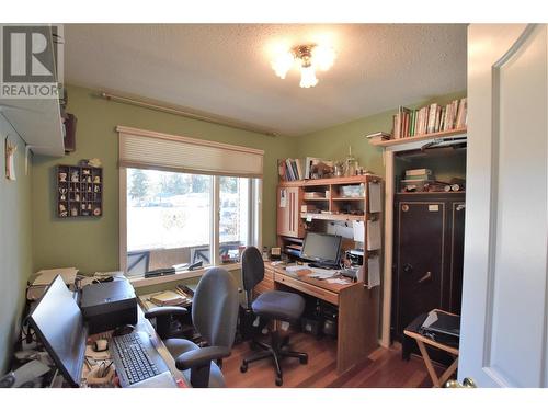 536-537 Loon Avenue, Vernon, BC - Indoor Photo Showing Office