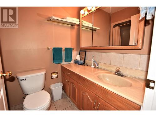 536-537 Loon Avenue, Vernon, BC - Indoor Photo Showing Bathroom