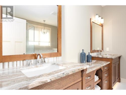 606 Selkirk Court, Kelowna, BC - Indoor Photo Showing Bathroom