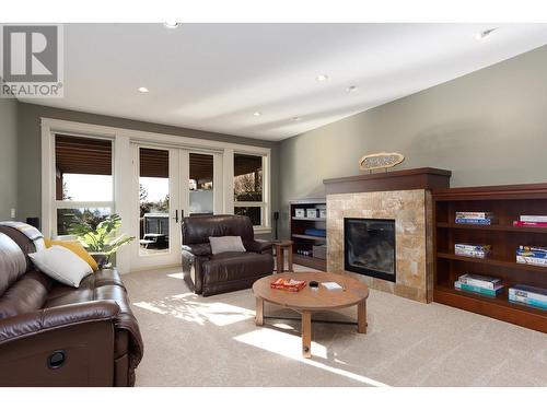 606 Selkirk Court, Kelowna, BC - Indoor Photo Showing Living Room With Fireplace