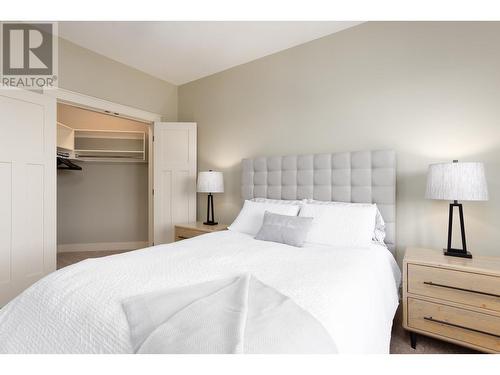 606 Selkirk Court, Kelowna, BC - Indoor Photo Showing Bedroom