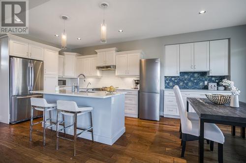 1425 Kendra Court, Kelowna, BC - Indoor Photo Showing Kitchen With Upgraded Kitchen
