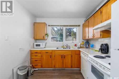 10 Mitchell Street, Saskatoon, SK - Indoor Photo Showing Kitchen With Double Sink