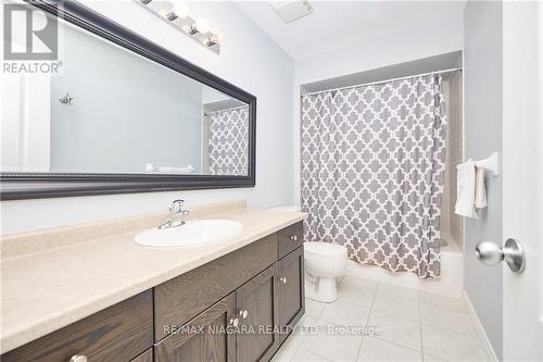 15 Ivybridge Drive, Hamilton, ON - Indoor Photo Showing Bathroom