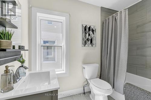 719 Dougall Avenue, Windsor, ON - Indoor Photo Showing Bathroom