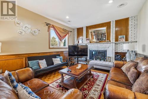 7105 York Drive, Niagara Falls, ON - Indoor Photo Showing Living Room With Fireplace