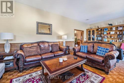 7105 York Drive, Niagara Falls, ON - Indoor Photo Showing Living Room