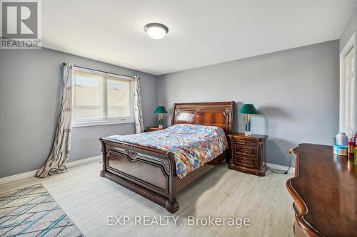 7105 York Drive, Niagara Falls, ON - Indoor Photo Showing Bedroom