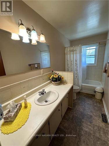 495 Buffalo Road, Fort Erie, ON - Indoor Photo Showing Bathroom