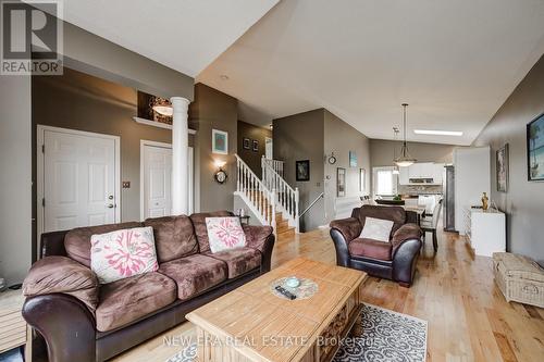 451 Highview Drive, St. Thomas, ON - Indoor Photo Showing Living Room