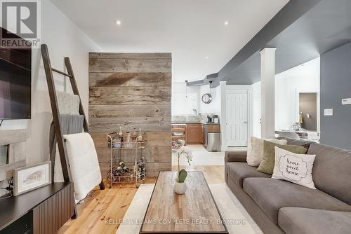 131 Drummond Street, Brantford, ON - Indoor Photo Showing Living Room