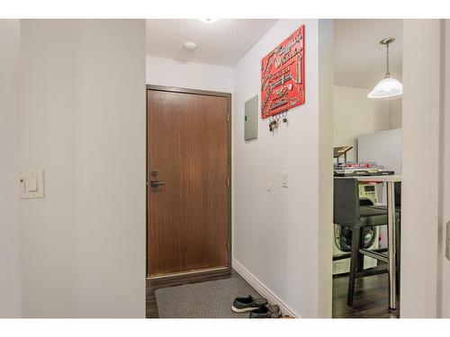 212 - 880 Wordsworth Avenue, Warfield, BC - Indoor Photo Showing Other Room